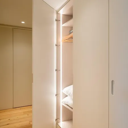 Urban Stylish With Balcony Porto