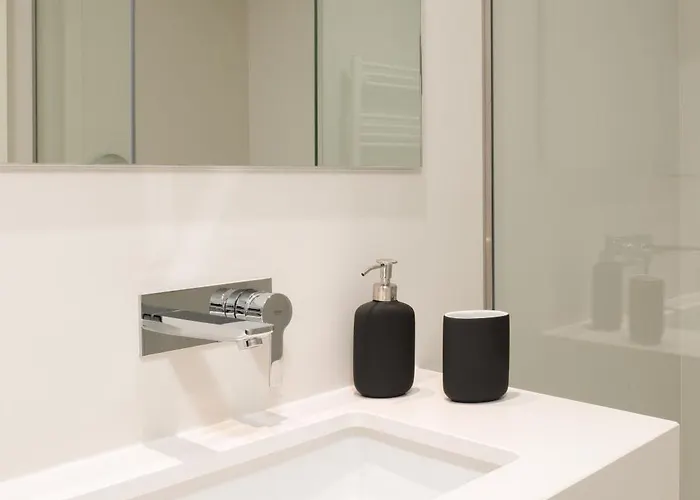 Urban Stylish With Balcony Porto